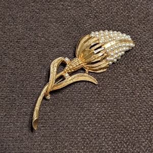 Vintage 1960s BSK Gold Tone with Faux Pearls Flower Brooch Pin